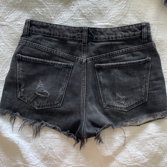 ZARA Black denim shorts - Picture 3 of 3